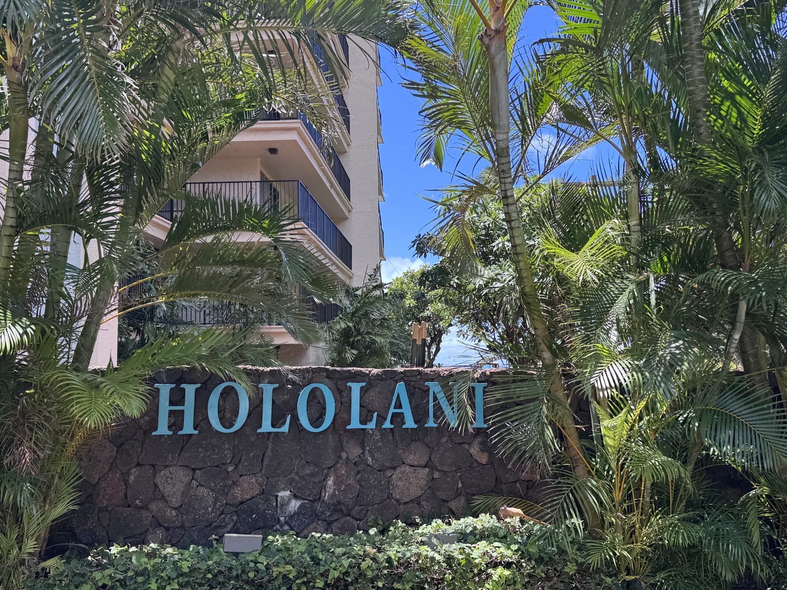 Hololani Kahana condominium community